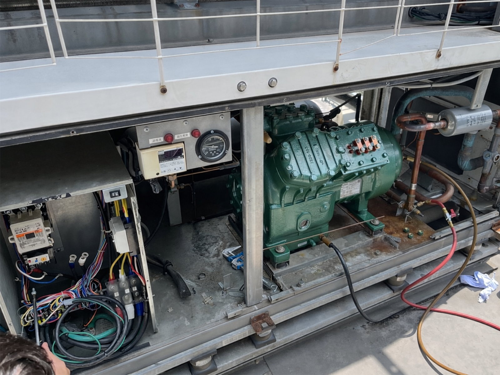 フロン点検事の施工事例